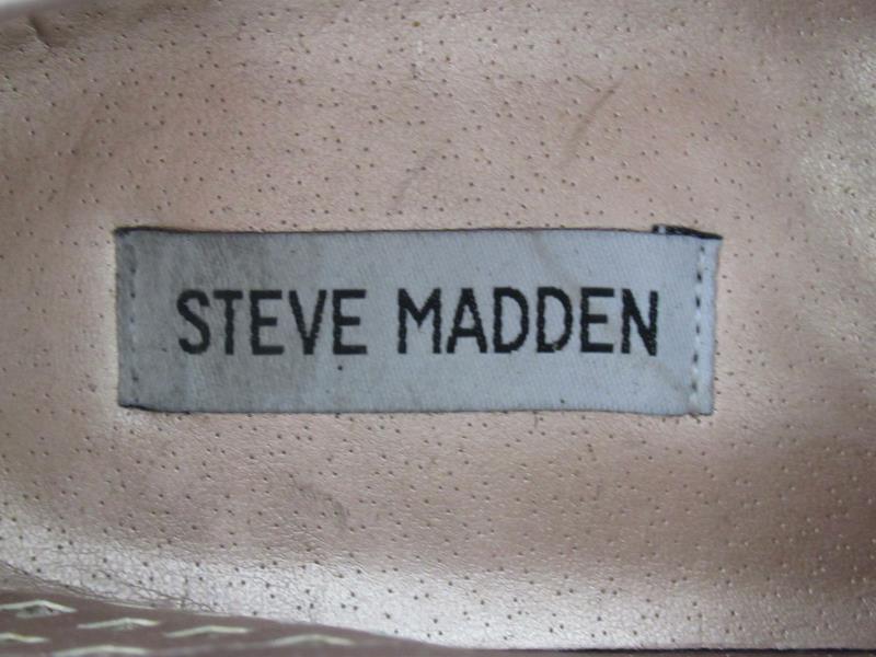 Steve Madden Rose Gold Slip On Comfort Fashion Sneakers Laser Cut Women's Sz 6.5