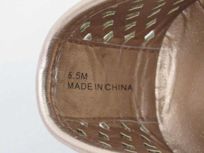 Steve Madden Rose Gold Slip On Comfort Fashion Sneakers Laser Cut Women's Sz 6.5