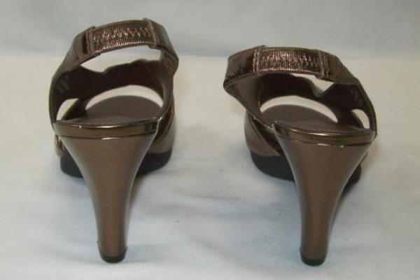 Dressbarn Bronze Open Toe Heels Pumps Date Night Out Glam Size 7M