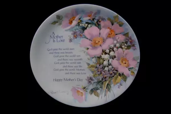 Decorative Plate Floral Sentiments Robert Laessig A Mothers is Love WWA