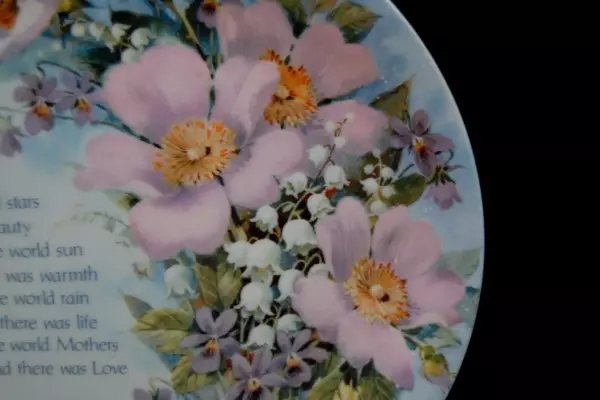 Decorative Plate Floral Sentiments Robert Laessig A Mothers is Love WWA