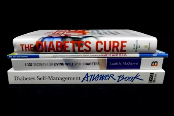 Lot of 3 Diabetes Books plus 1 Magazine What To Eat 1137 Secrets Self Management