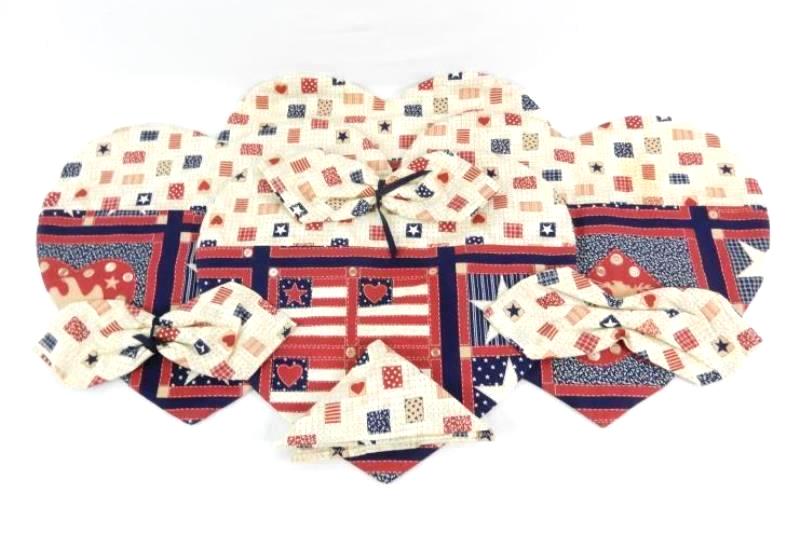 Lot of 4 Placemats and Napkins Red White Blue Plaid Stripe Pattern Heart Shaped