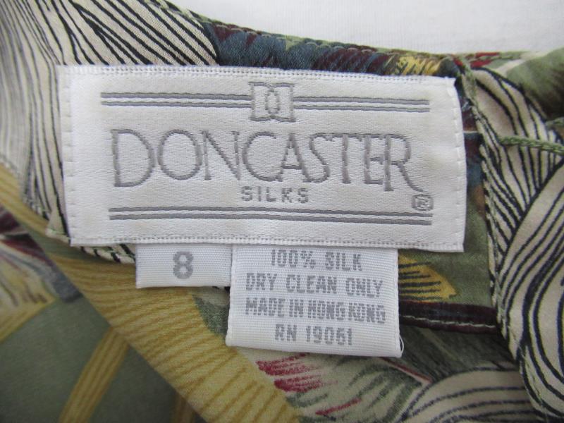 Vintage Doncaster Silks Women's Blouse With Scarf Button Up Back Size 8