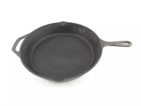 Black Cast Iron Skillet 12.25" Diameter LODGE 10SK USA Double Pour Spout