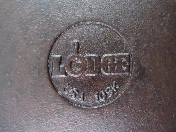Black Cast Iron Skillet 12.25" Diameter LODGE 10SK USA Double Pour Spout