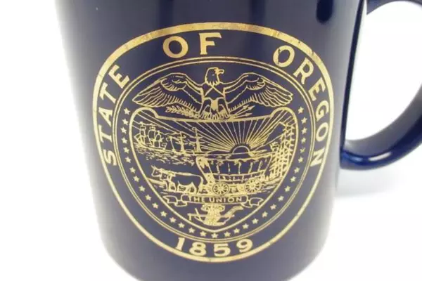 Set of Two Ceramic Coffee Mugs State Of Oregon Seal Cobalt Blue and Gold Gild