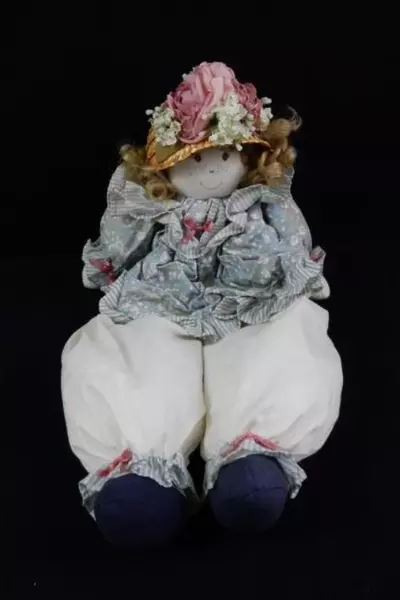 Growth Corporate 1995 Shelf Sitter Doll Cloth Wood Floral Dress Straw Hat