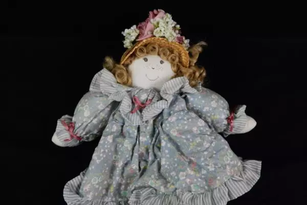 Growth Corporate 1995 Shelf Sitter Doll Cloth Wood Floral Dress Straw Hat
