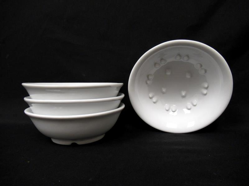Lot of 4 Cordon Bleu White Grapefruit Citrus Juicer Bowls 5.5 Inch Round