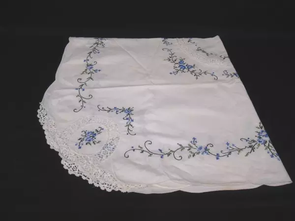 Lot of Vintage Linen's for Crafting Cutters Fabric Cross Stitch Floral Doilies