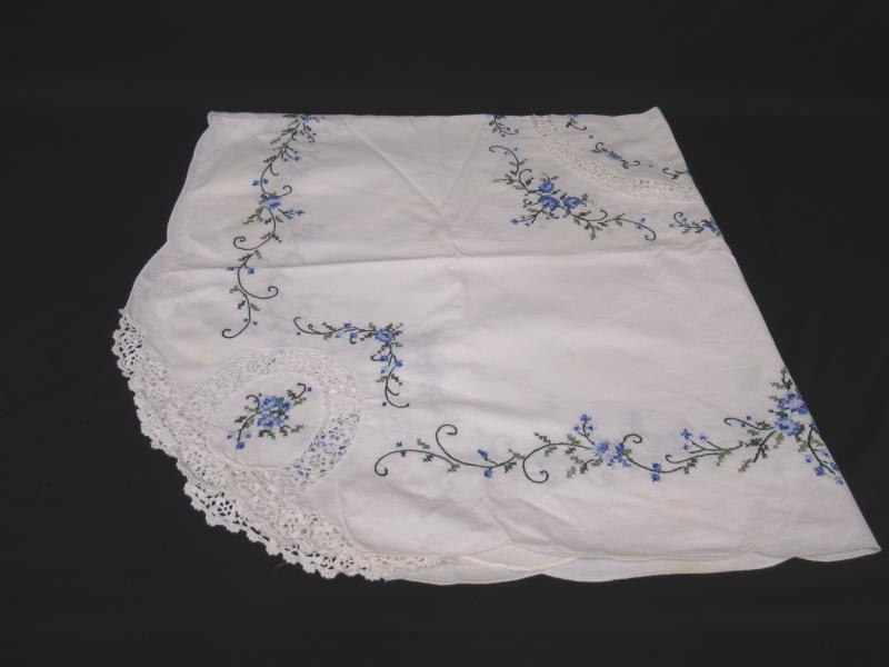 Lot of Vintage Linen's for Crafting Cutters Fabric Cross Stitch Floral Doilies