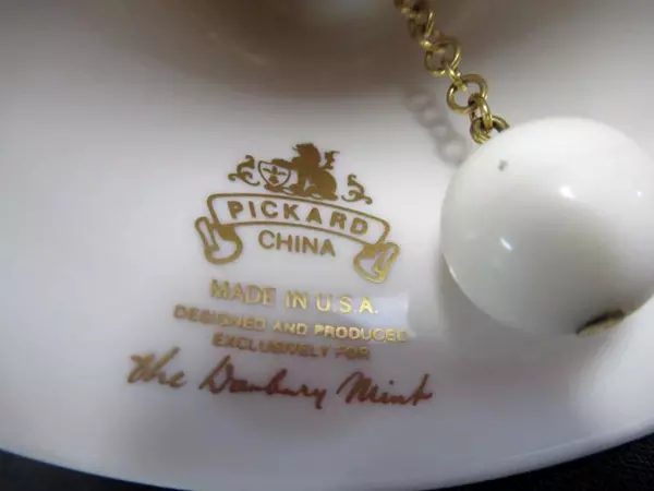 Vintage Pickard Bell China Lion White w/ Gold Accents Wooden Handle Danbury Mint