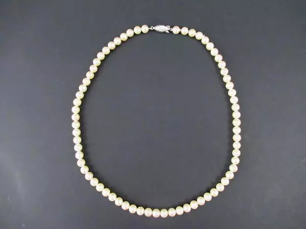 Vintage G Silver Pearls Ivory Single Strand Imitation Silver Tone Clasp 19 Inch
