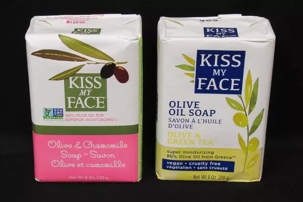 Lot of 2 Kiss My Face Olive Oil Soap Bars Chamomile Green Tea Greece