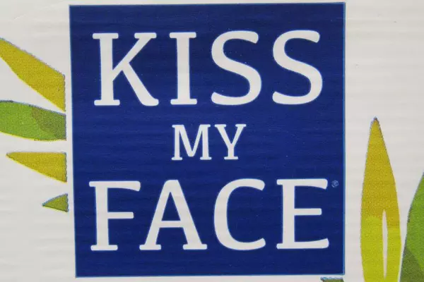 Lot of 2 Kiss My Face Olive Oil Soap Bars Chamomile Green Tea Greece