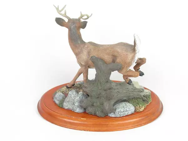1991 Hallmark Galleries Majestic Wilderness LE Tail Buck By Mark Newman Deer
