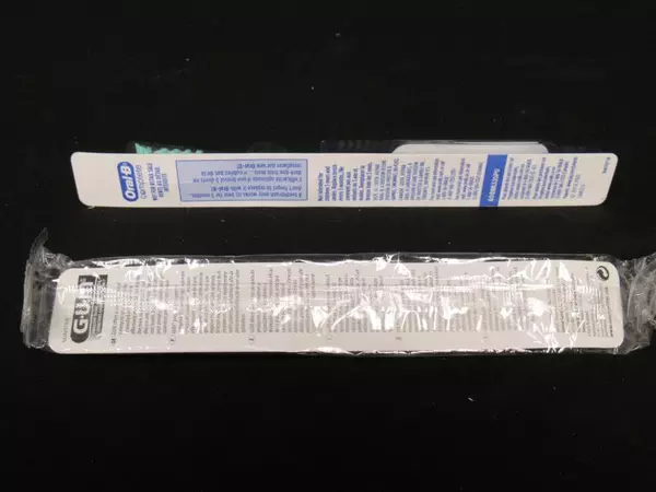 Lot of 9 Standard Manual Toothbrushes Gum Colgate Slim Soft Wave