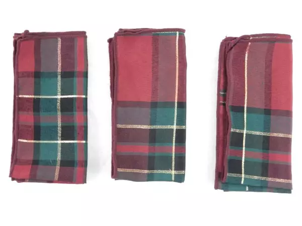 Lot of Christmas Kitchen Linens Napkins Placemats Aprons Poinsettia Metallic