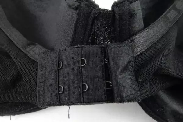 Izod Black Underwired Bra Women's Size 36 C Mesh Accent Hook & Eye Closure