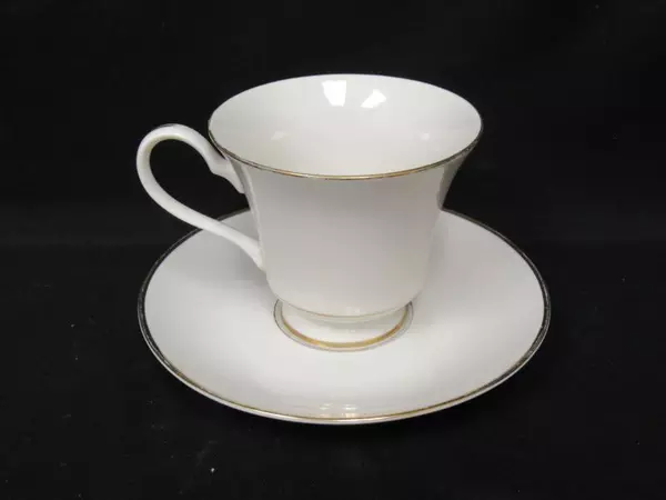 Lot of 5 Fashion Manor Footed Cup And Saucer Sets China Gold Herald