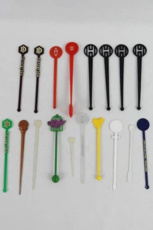 Lot of 18 Assorted Airline And Hotel Plastic Swizzle Stir Sticks