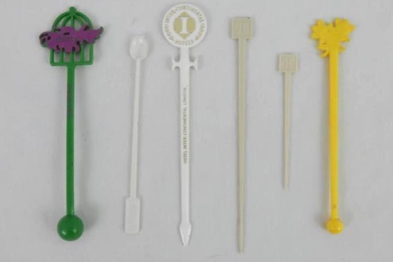 Lot of 18 Assorted Airline And Hotel Plastic Swizzle Stir Sticks