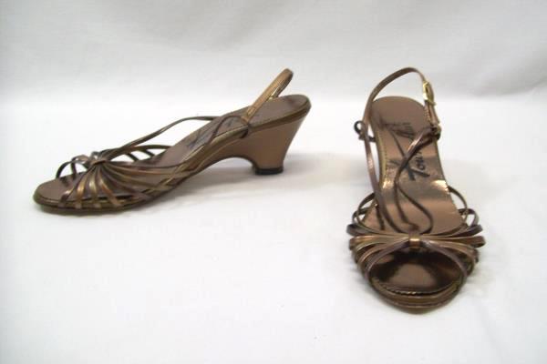 Town Flair Women's Heels Brown Gold Strappy Open Toe Kitten Wedge Size 7 1/2
