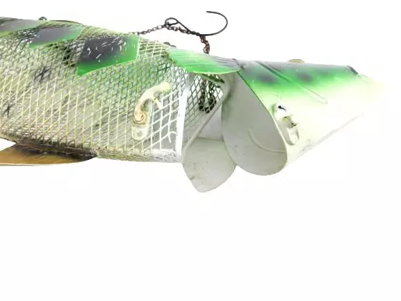 Hanging Green And Gold Metal Mesh Fish Wall Art Piece