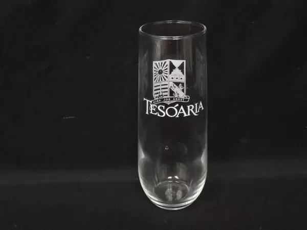 Lot of 4 Libbey Tesoaria Vineyard Wine Glasses Clear Etched Coat of Arms