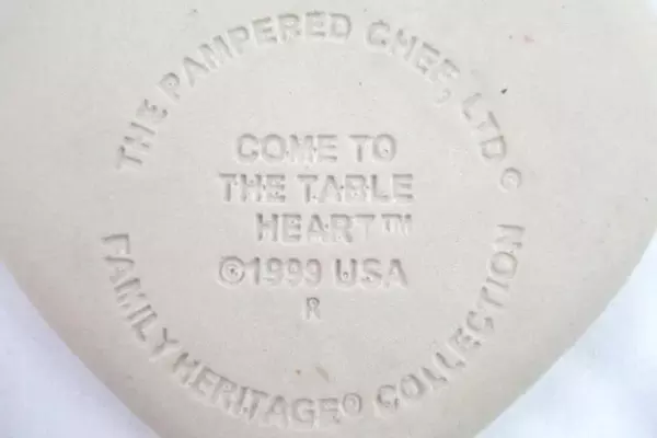 Pampered Chef Heritage Stoneware Come to the Table Heart 1999 with Recipe Card