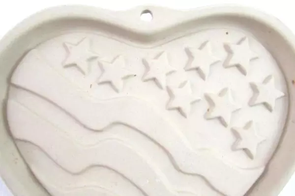Pampered Chef Heritage Stoneware Heart Series "Patriotic Heart" Final Ed 2005