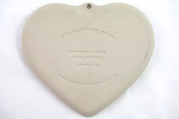 Pampered Chef Heritage Stoneware Heart Series "Patriotic Heart" Final Ed 2005