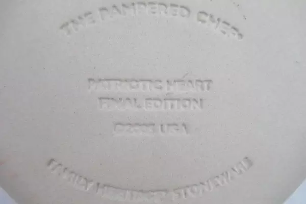 Pampered Chef Heritage Stoneware Heart Series "Patriotic Heart" Final Ed 2005