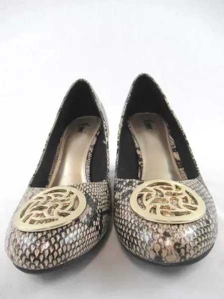 Fioni Shoes Wedges Tan Black Snakeskin Patent Leather Gold Medallion Women's 9