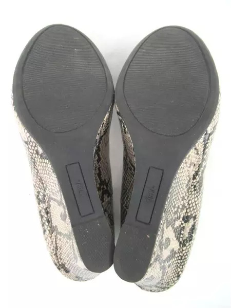 Fioni Shoes Wedges Tan Black Snakeskin Patent Leather Gold Medallion Women's 9