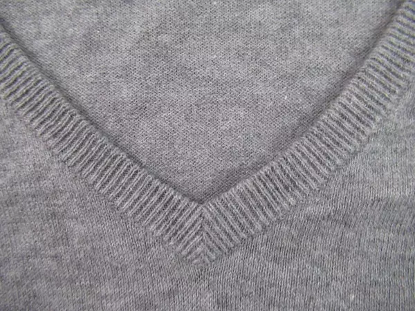 J. Crew Heather Grey Men's V Neck Sweater Knit Merino Wool Blend Size Large