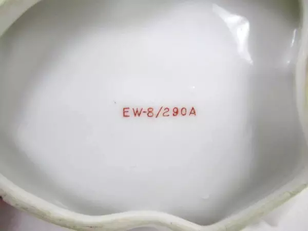 Set of 4 Vintage Leaf Shaped Porcelain Trinket Dishes or Ashtrays Violets