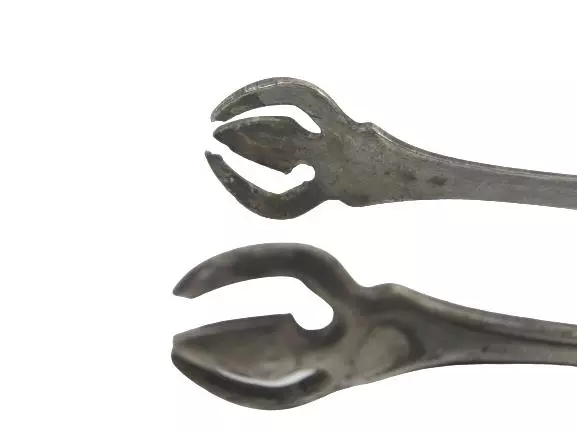 William A Rogers Silver Plate Nickel Silver Sugar Tongs Chevron Pattern Claw Tip