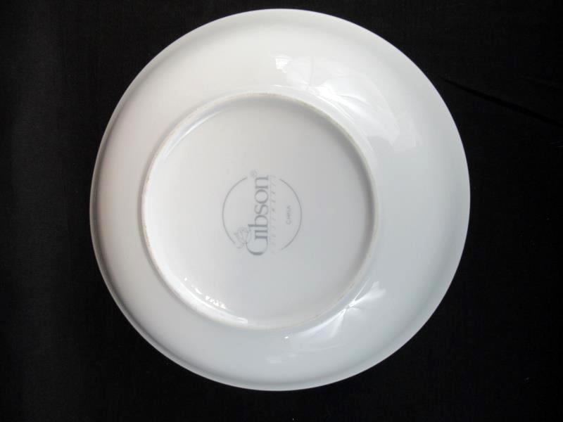 Gibson 9" Vegetable Bowl Holiday Gold Pattern White Red Green Holly Gold Rim