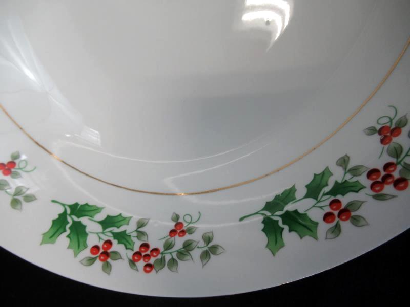 Gibson 9" Vegetable Bowl Holiday Gold Pattern White Red Green Holly Gold Rim