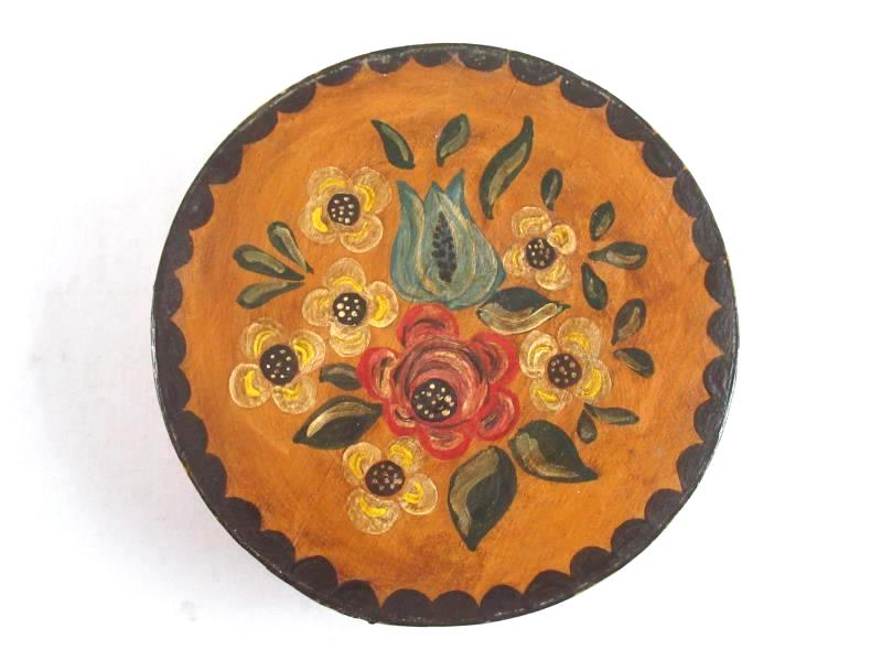 Light Weight Wood Rosemaling Style Round Trinket Box. 6.25" diameter