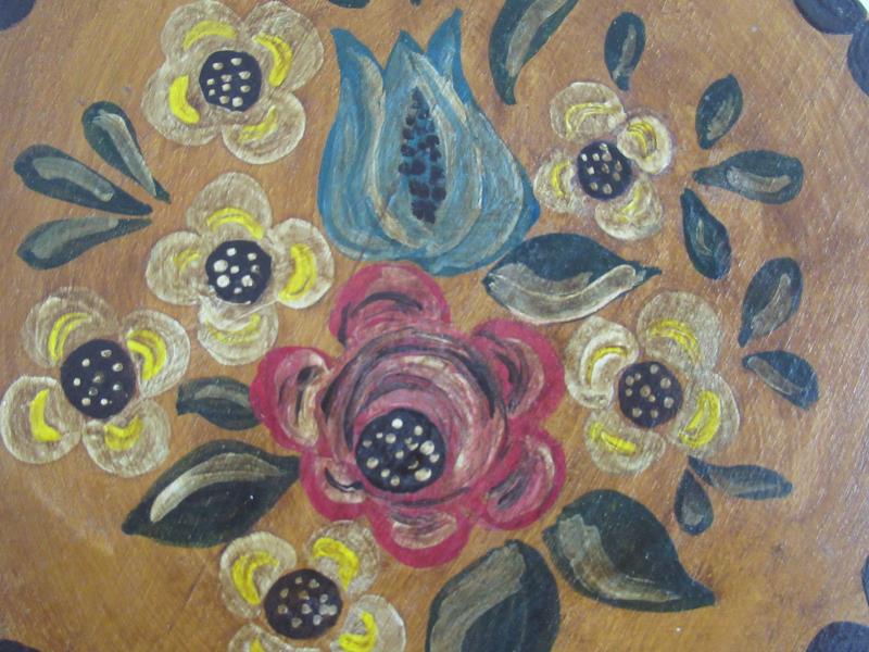 Light Weight Wood Rosemaling Style Round Trinket Box. 6.25" diameter