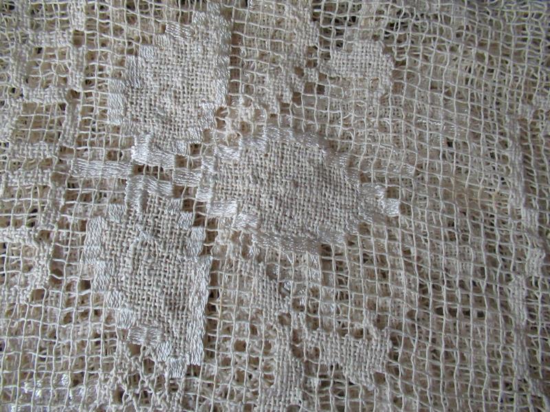 Vintage Oval Cream Beige Doily Table Cloth Knit Satin Fringe Floral