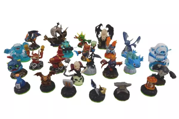 Activision Skylanders Lot 24 Figures 24 Cards 15 Stickers