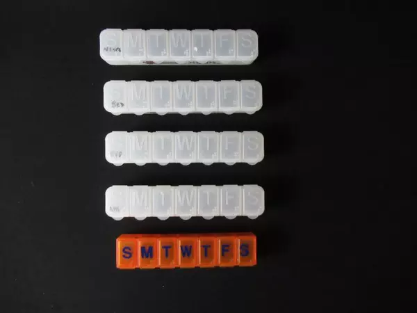 Lot of 5 Vintage Pill Tablet Dispensers Sorters Containers Weekly 7 Days