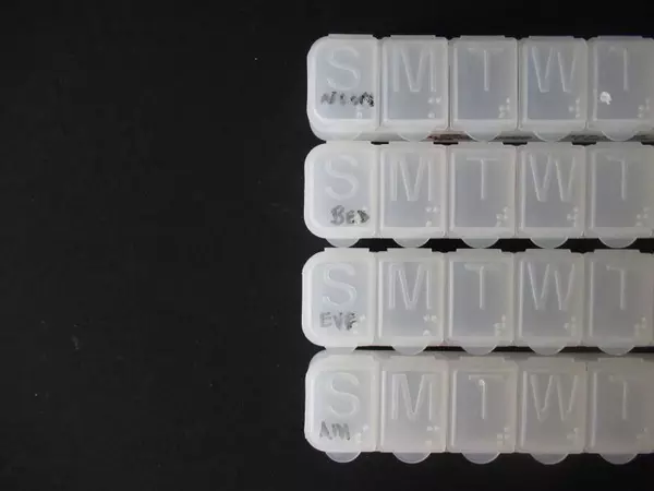 Lot of 5 Vintage Pill Tablet Dispensers Sorters Containers Weekly 7 Days