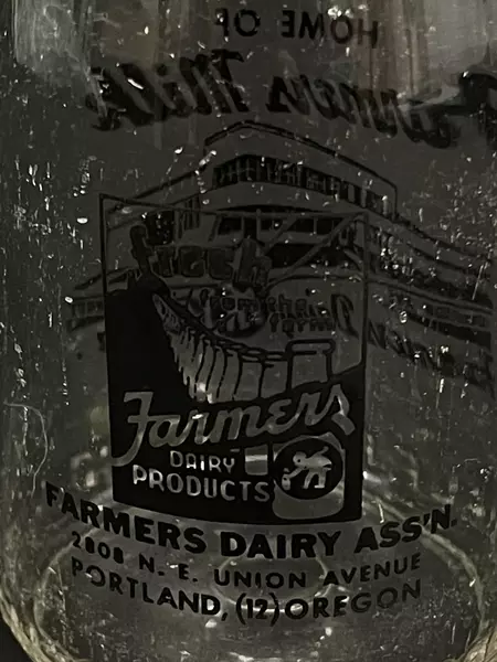 Farmers Dairy Assoc Half Pint Milk Bottle Clear Glass Pre-Owned