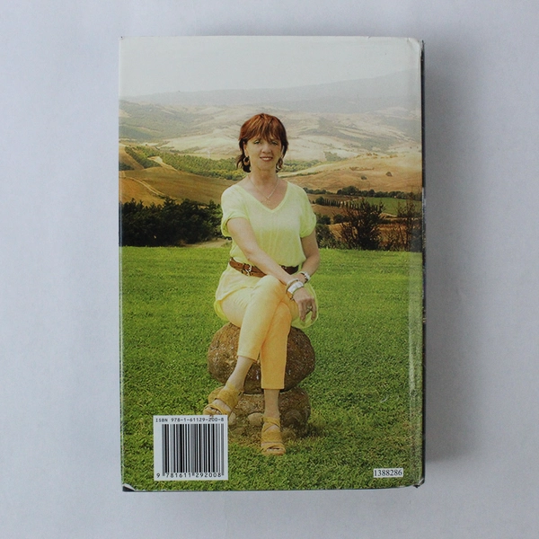 The Collector Nora Roberts 2014 Large Print Edition Hardcover Putnam