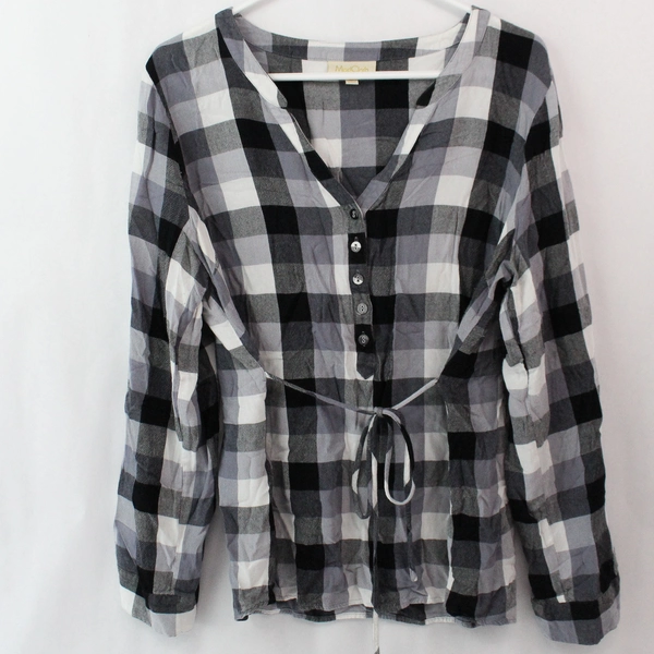 Modcloth Women's XL Black & White Plaid V Neck Button Down Blouse 100% Rayon